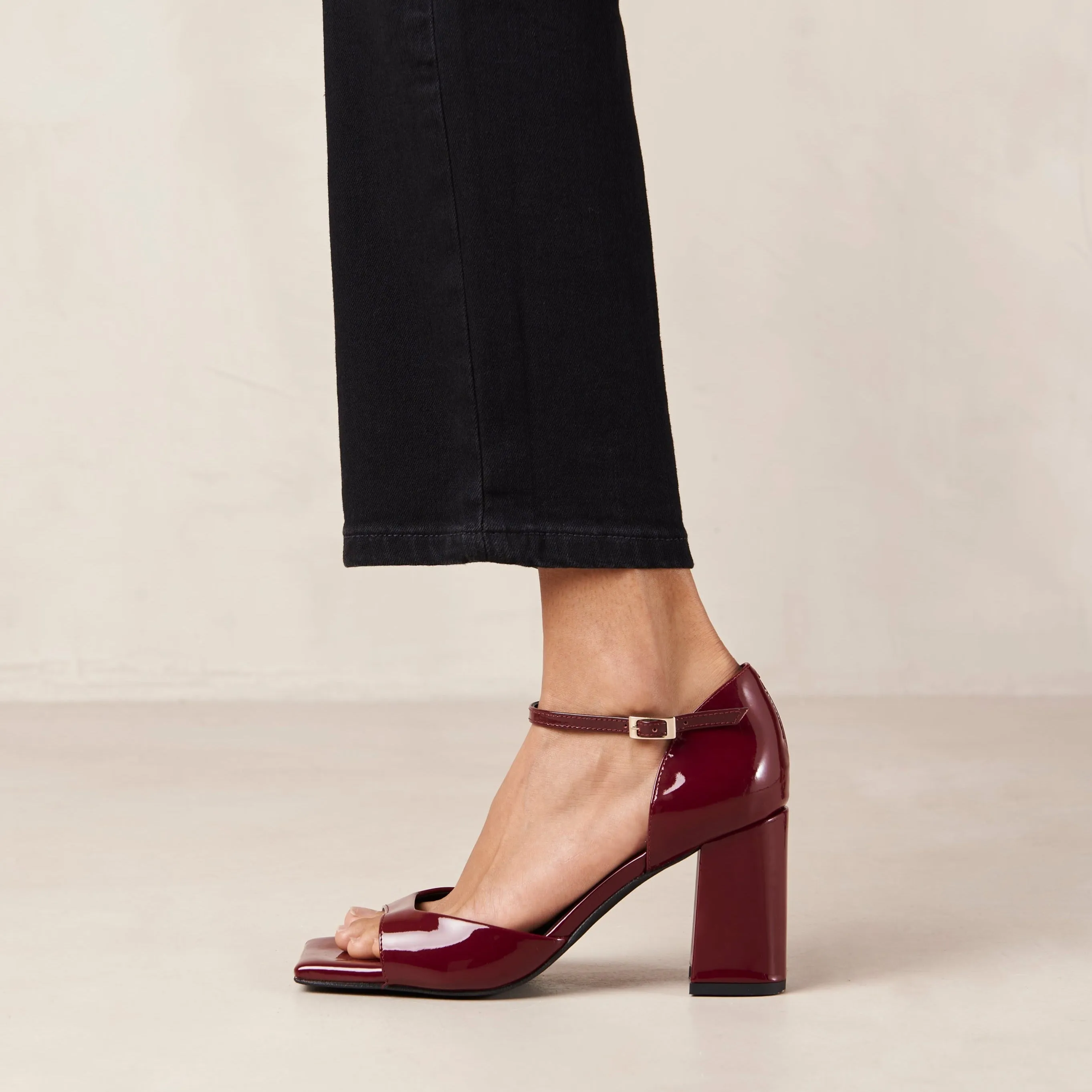Argil Onix Red Leather Sandals