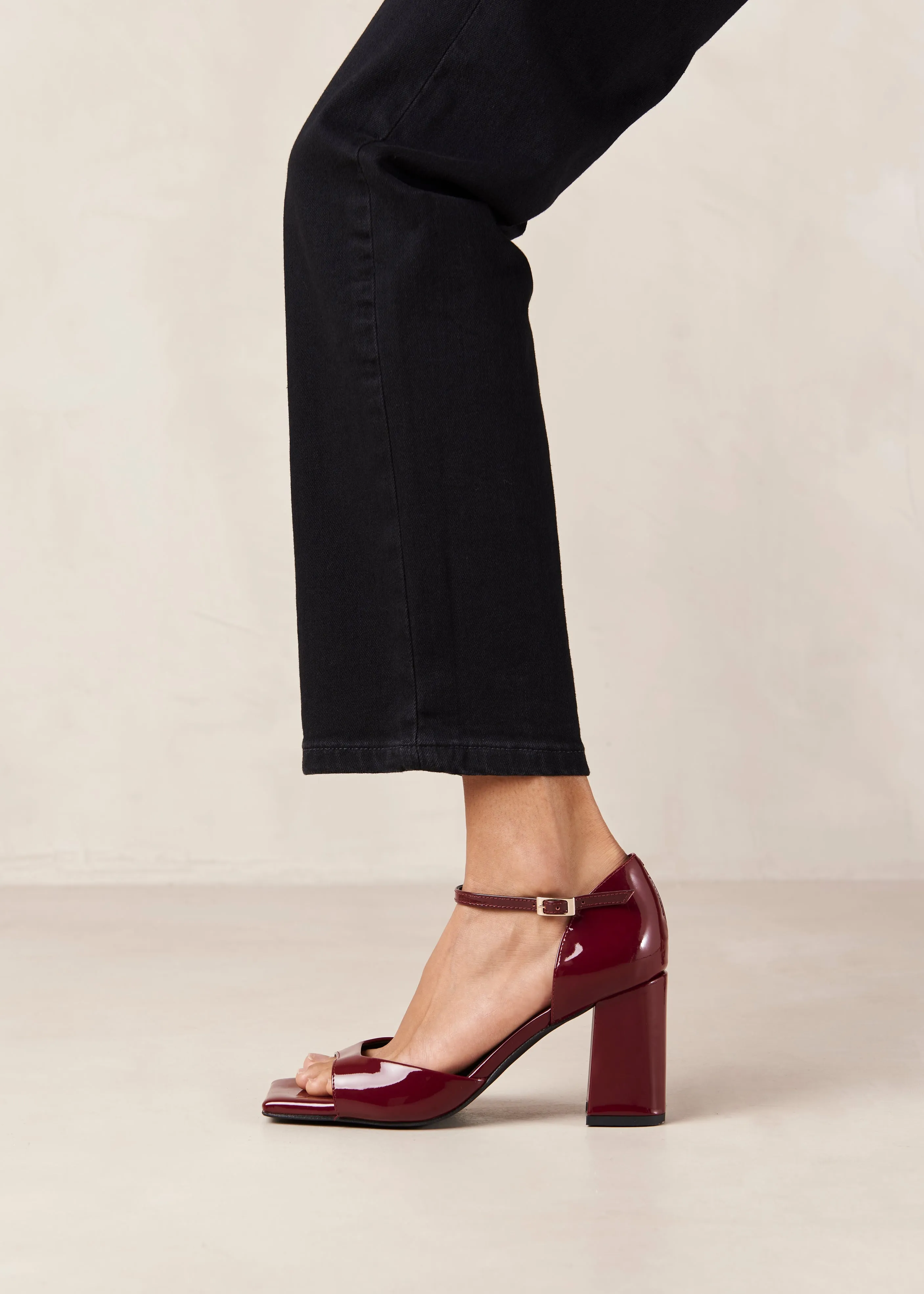 Argil Onix Red Leather Sandals