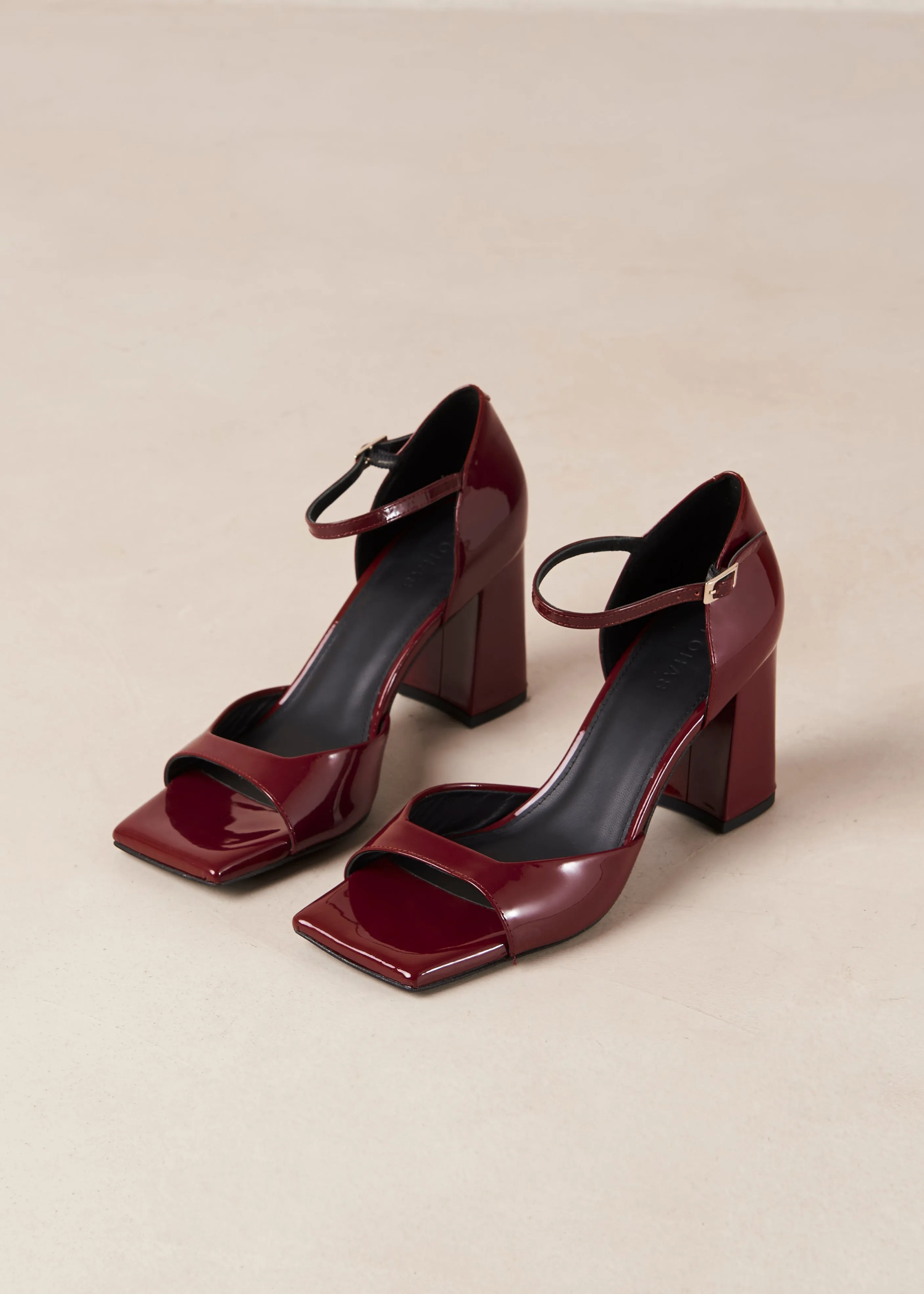Argil Onix Red Leather Sandals