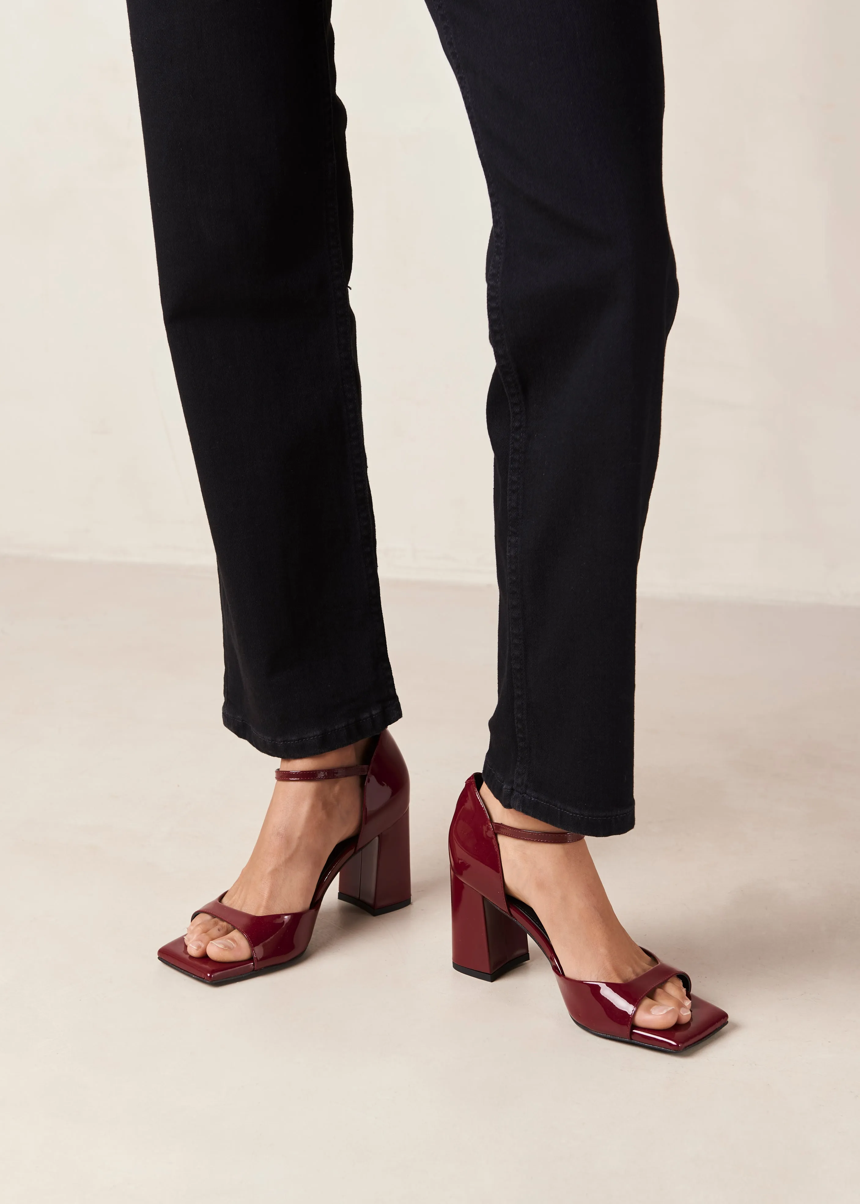 Argil Onix Red Leather Sandals