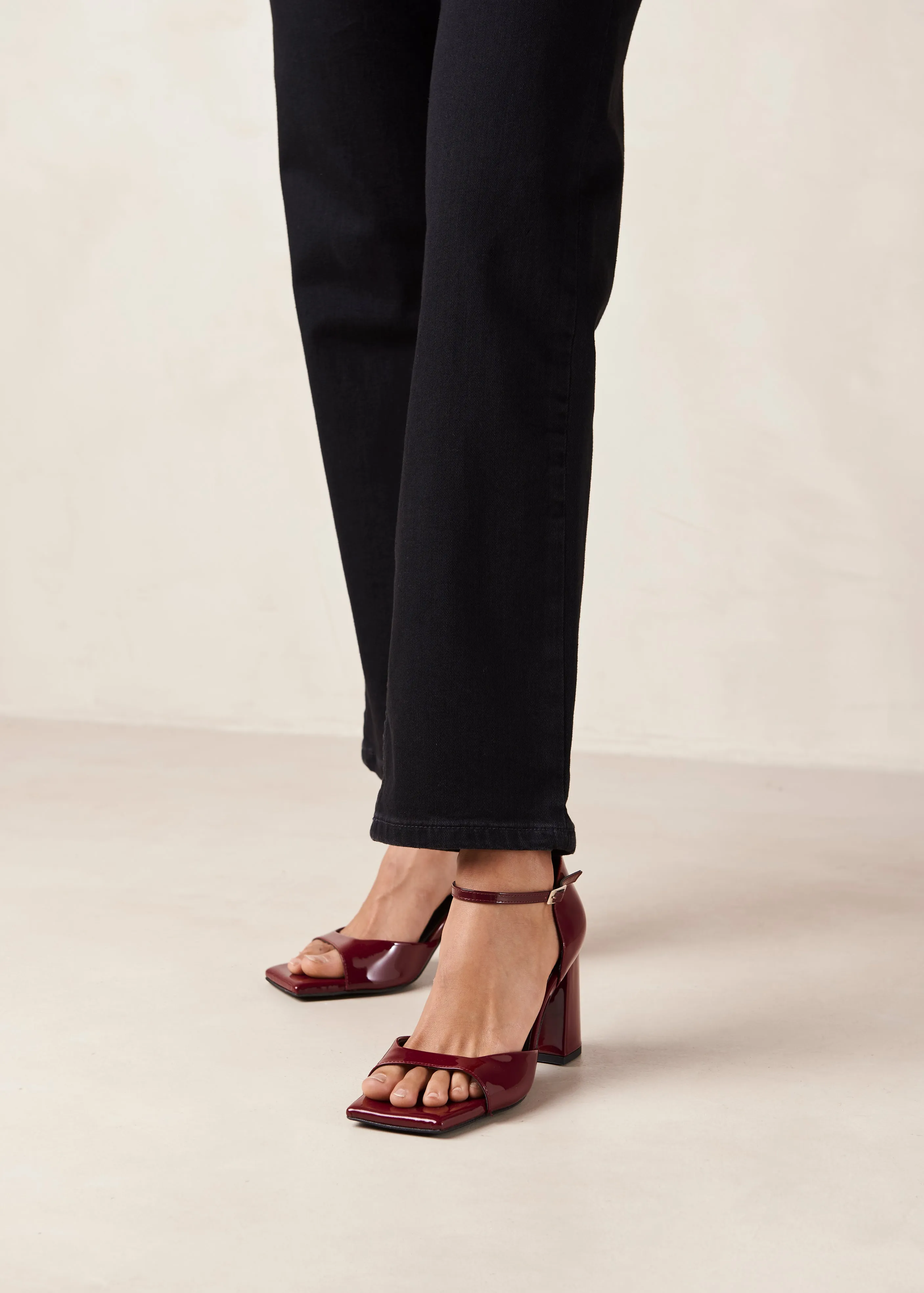 Argil Onix Red Leather Sandals